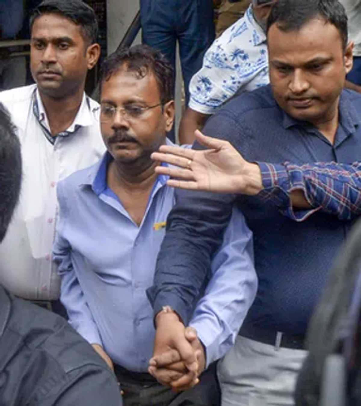 आरजी कर घोटाला मामला : सुप्रीम कोर्ट ने सीबीआई जांच के खिलाफ संदीप घोष की याचिका की खारिज आरजी कर घोटाला मामला : सुप्रीम कोर्ट ने सीबीआई जांच के खिलाफ संदीप घोष की याचिका की खारिज